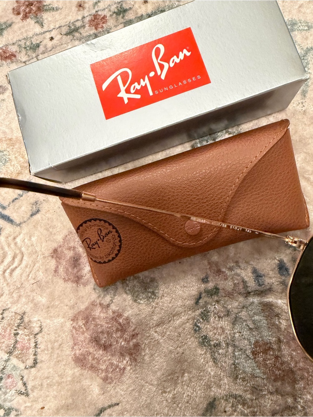 New in Box Polarized Hexagonal Gold Ray Bans - Picture 5 of 8